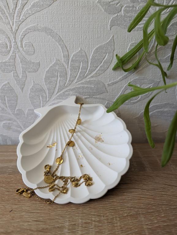 Gegossene Schale in Muschelform